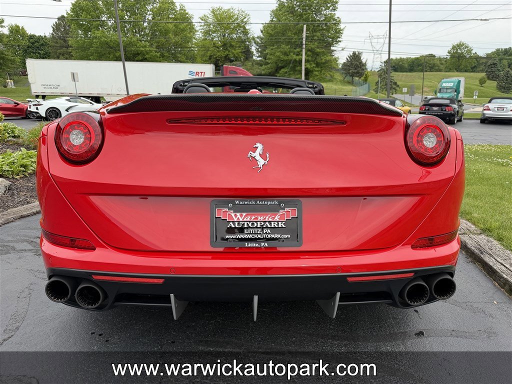 Used 2016 Ferrari California T RWD image 15