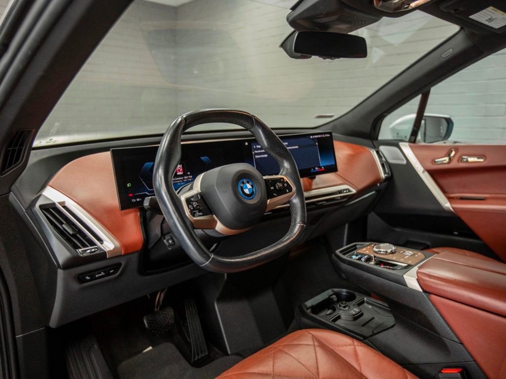 Used 2023 BMW iX xDrive50 w/ Premium Package AWD/4WD image 16
