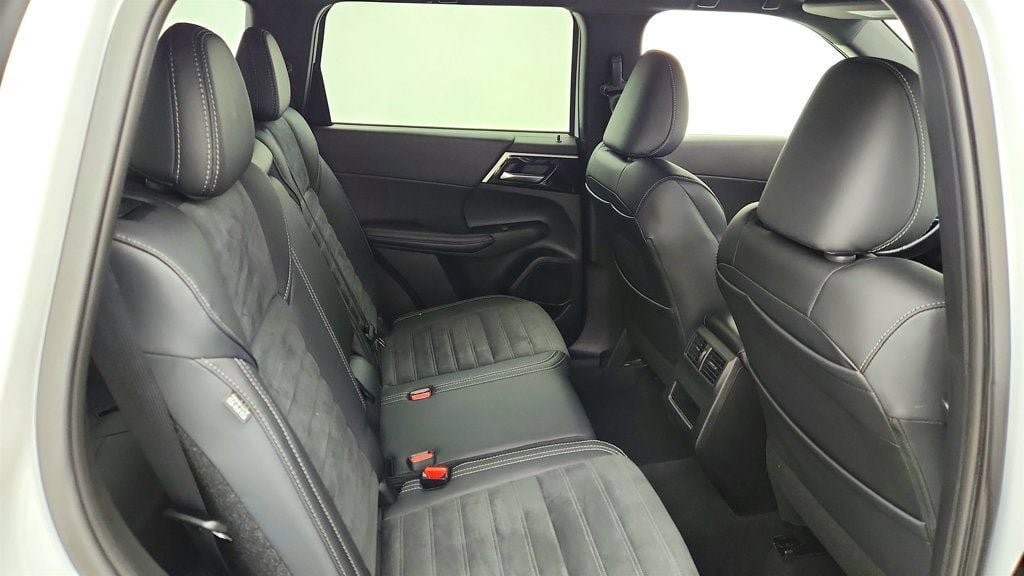 Used 2024 Mitsubishi Outlander SE Black Edition AWD/4WD image 24