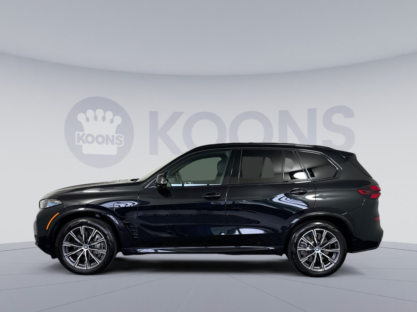 Used 2025 BMW X5 xDrive50e w/ M Sport Package AWD/4WD image 2