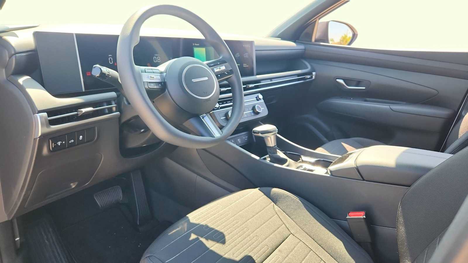 Used 2025 Hyundai Santa Cruz SE FWD image 9