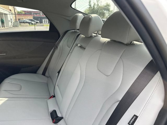 Used 2026 Hyundai Elantra Limited FWD image 16