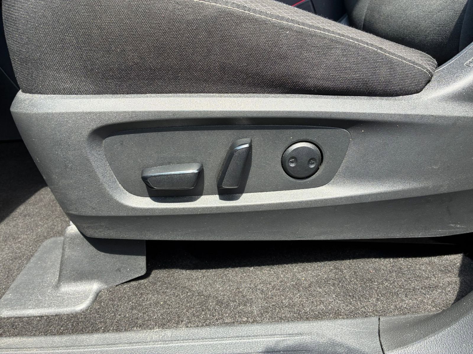 Used 2025 Nissan Pathfinder SV FWD image 22