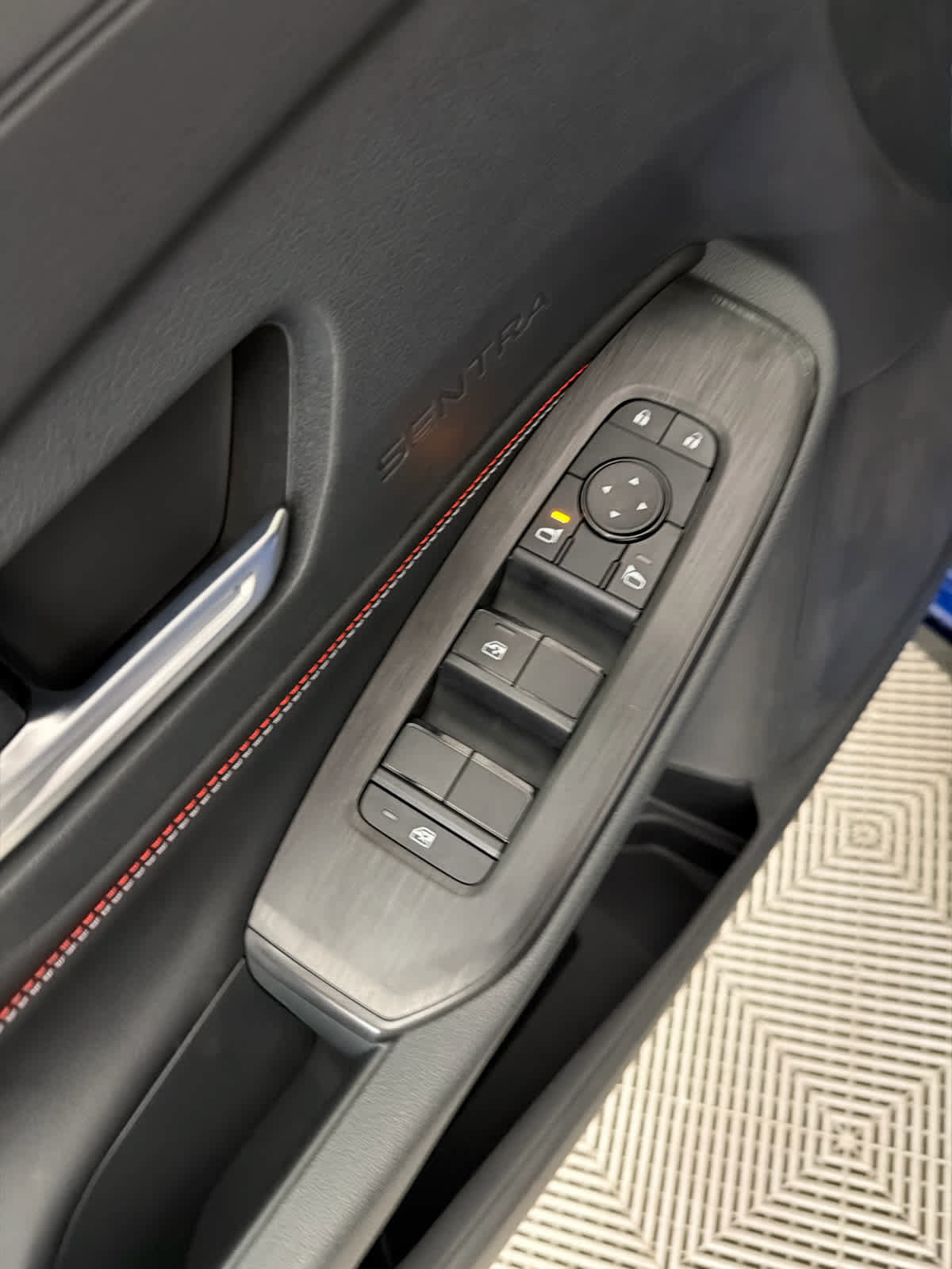 New 2027 Nissan Sentra SR w/ Floor Mat Package FWD image 23