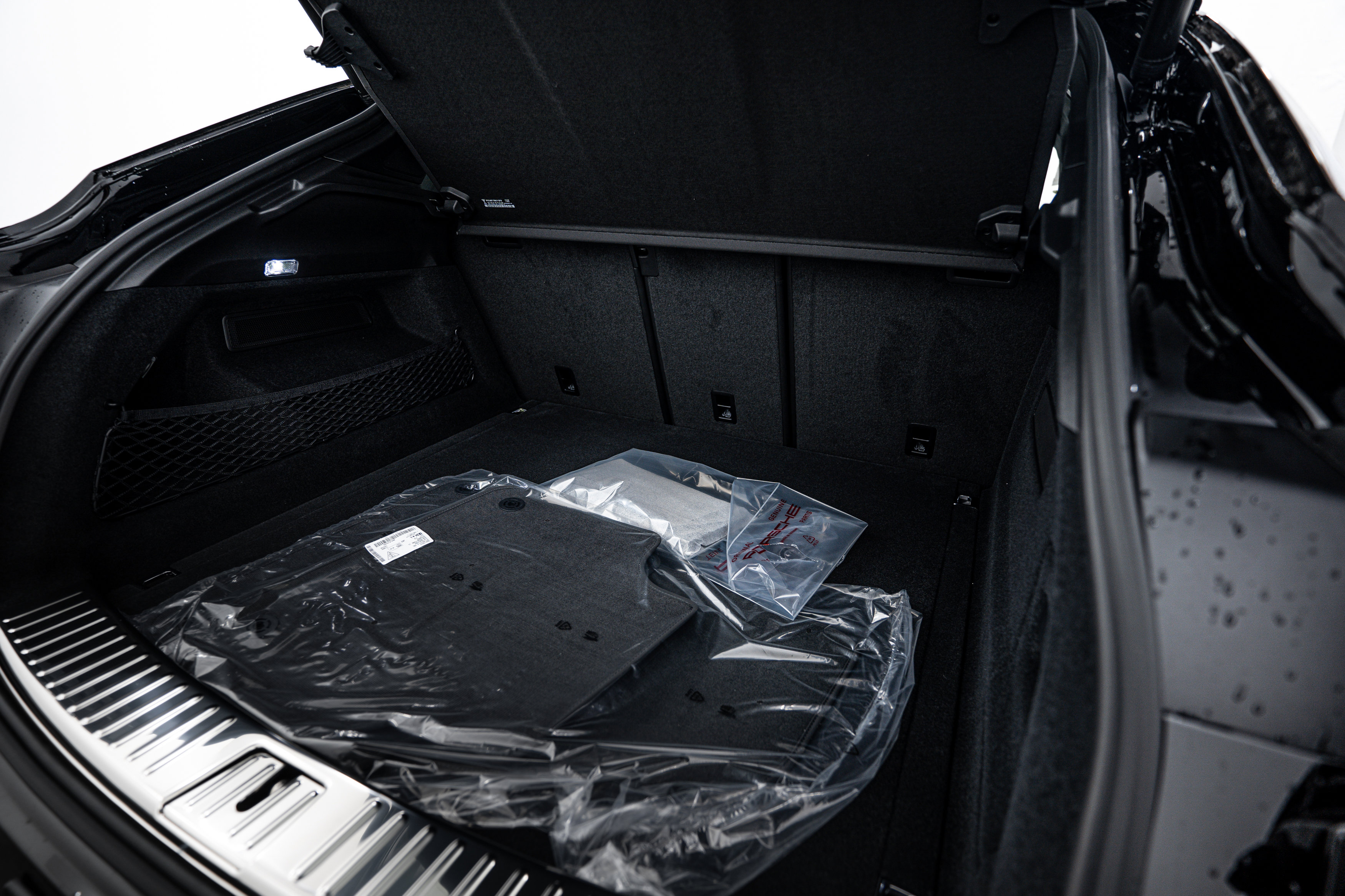 Certified 2025 Porsche Cayenne Coupe image 24