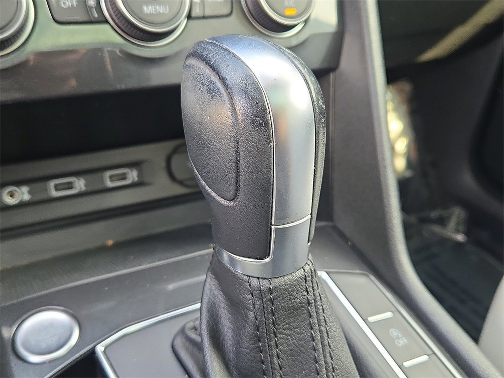 Used 2018 Volkswagen Tiguan SEL image 16