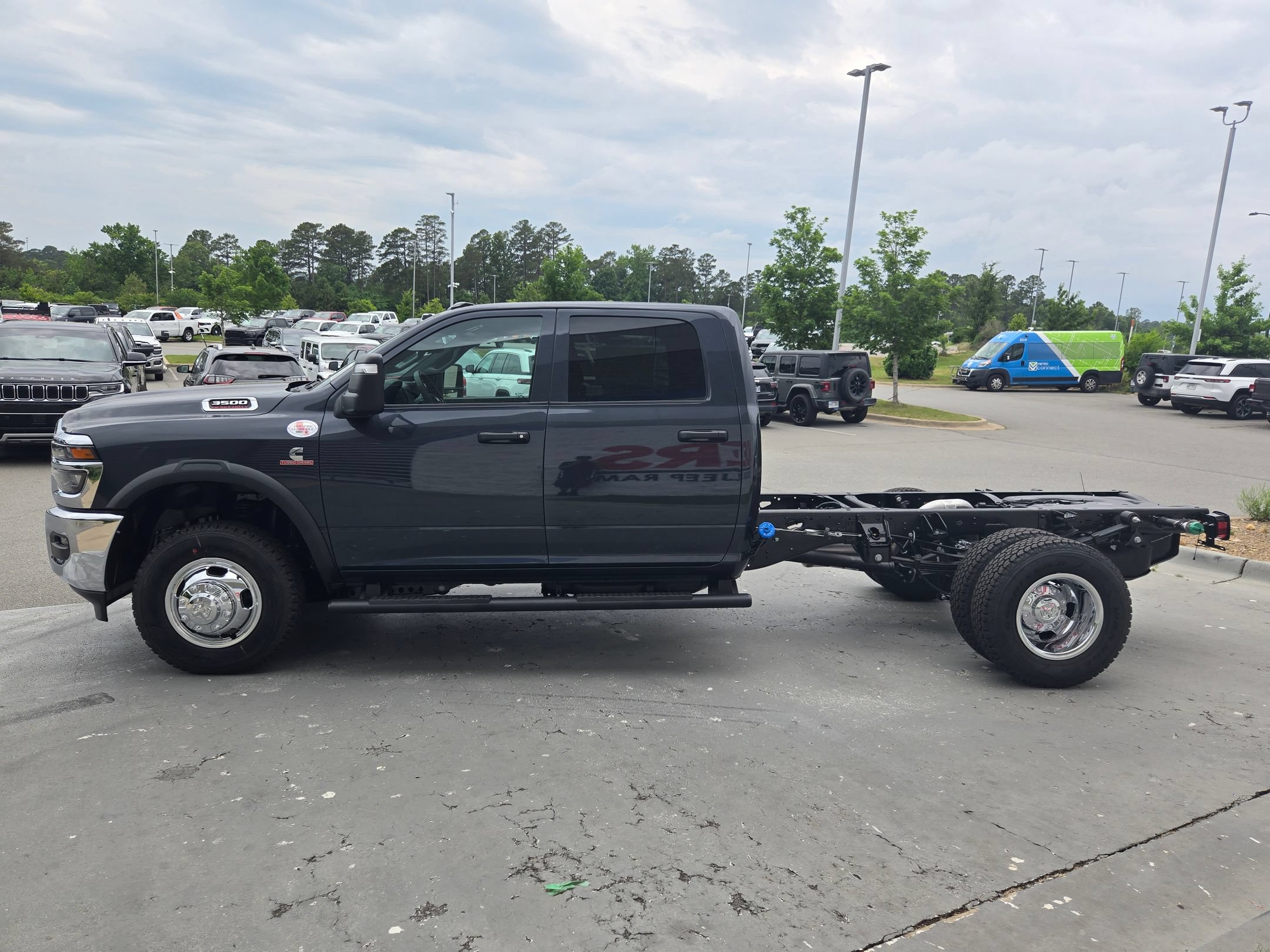 New 2026 RAM 3500 Tradesman AWD/4WD image 4