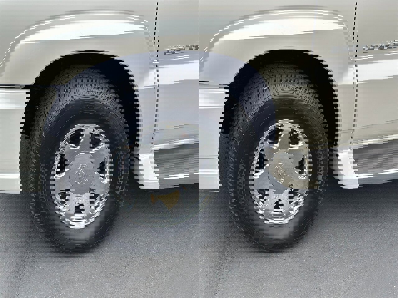 Used 2005 Cadillac Escalade AWD image 61