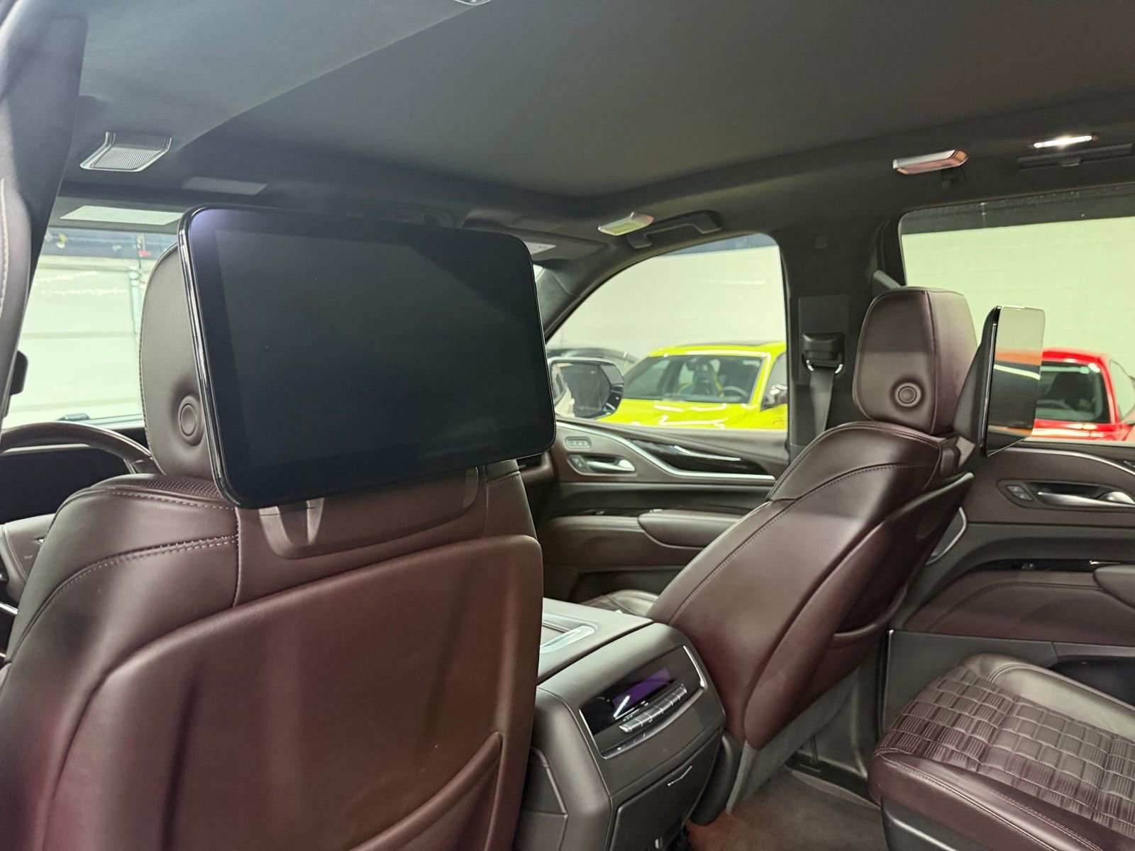 Used 2023 Cadillac Escalade Sport Platinum w/ LPO, ONYX Package image 28