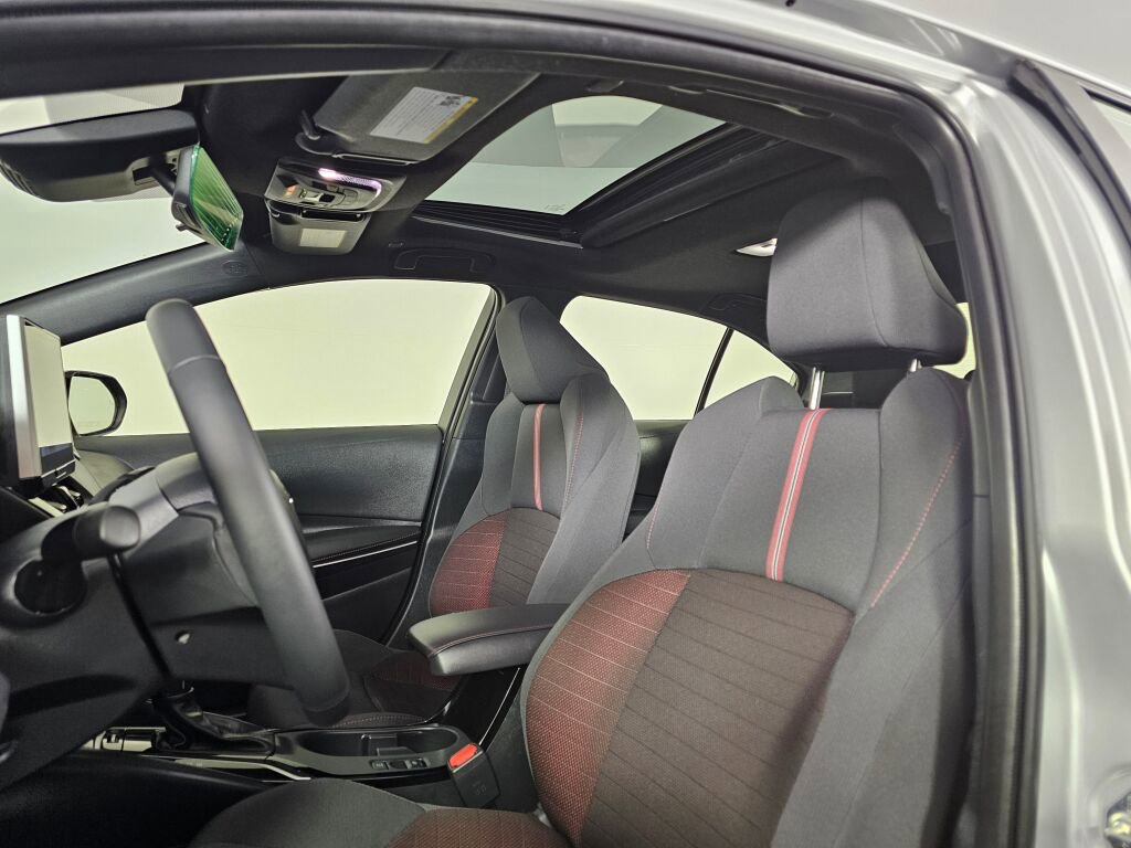Used 2025 Toyota Corolla SE w/ SE Premium Package image 20