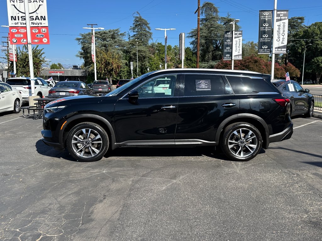 Used 2023 INFINITI QX60 Luxe w/ Cargo Package FWD image 3