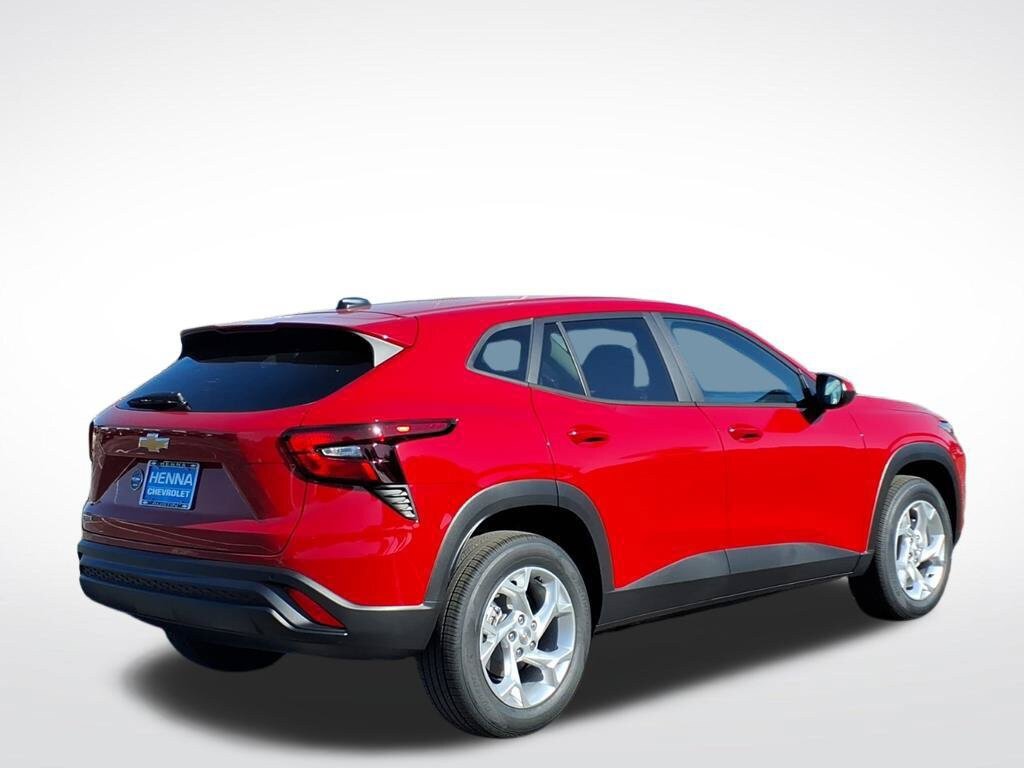New 2026 Chevrolet Trax LS w/ LS Convenience Package FWD image 3