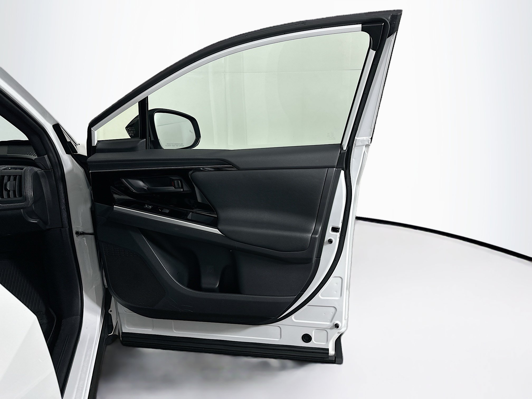 Used 2024 Toyota bZ4X FWD image 33