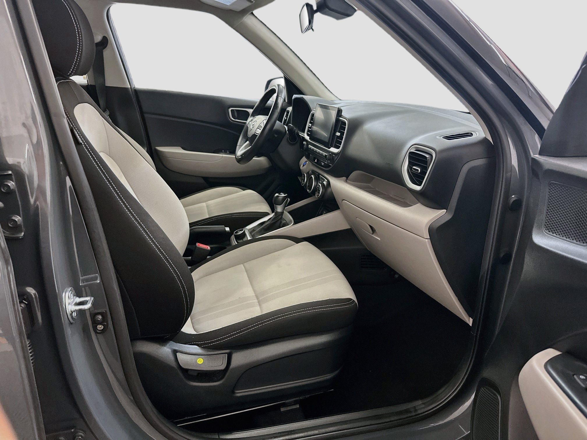 Used 2025 Hyundai Venue SEL FWD image 32