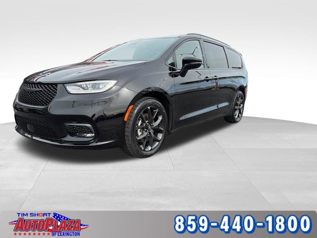 Used 2025 Chrysler Pacifica Limited