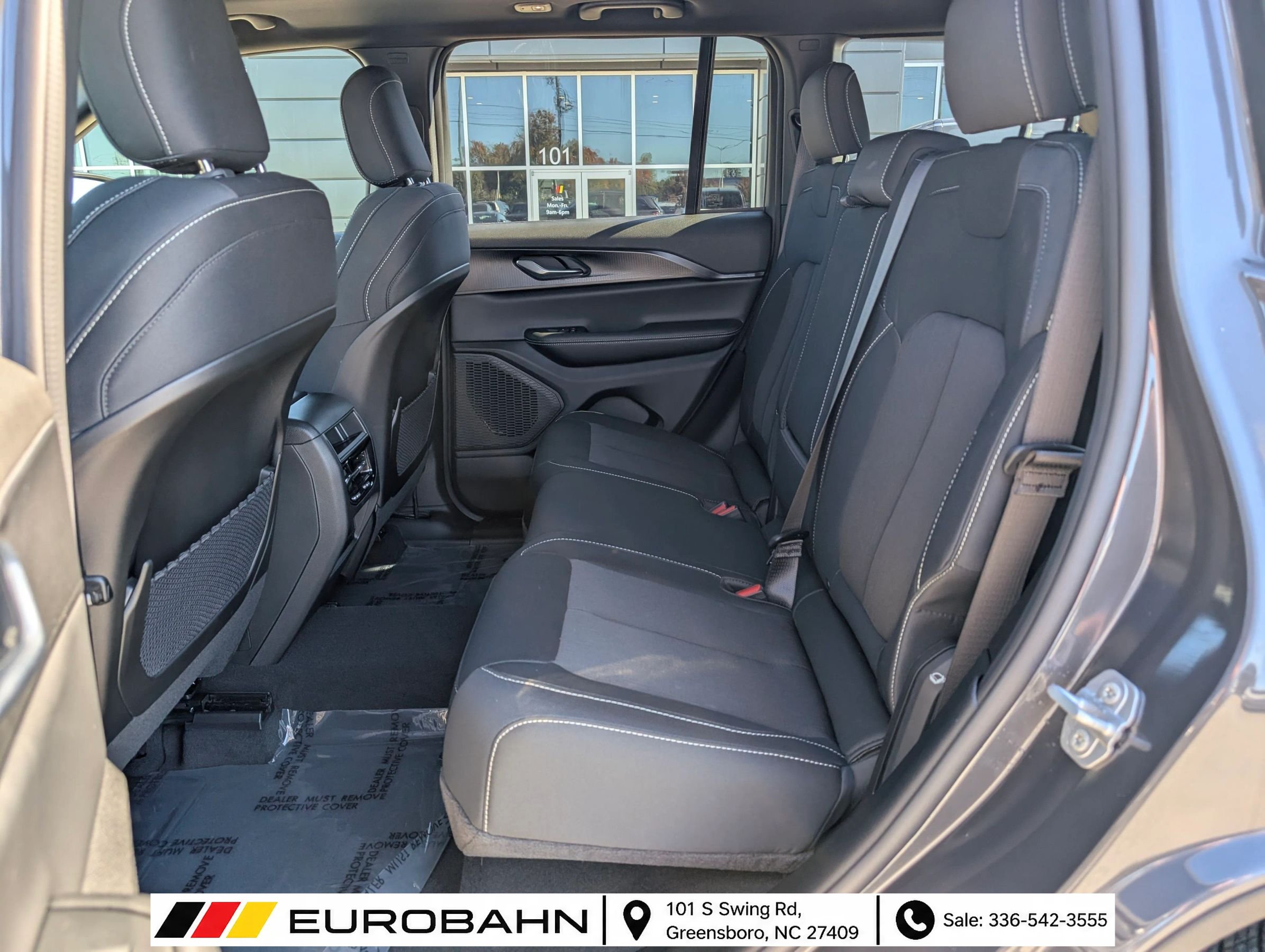Used 2025 Jeep Grand Cherokee Laredo X AWD/4WD image 10
