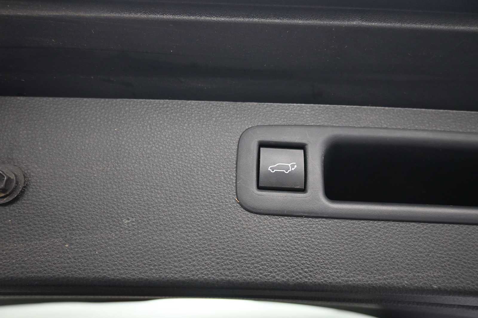 Used 2022 Toyota Highlander XLE AWD/4WD image 23