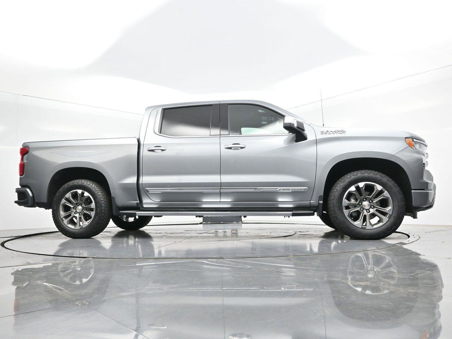 Used 2025 Chevrolet Silverado 1500 High Country w/ Technology Package AWD/4WD image 53