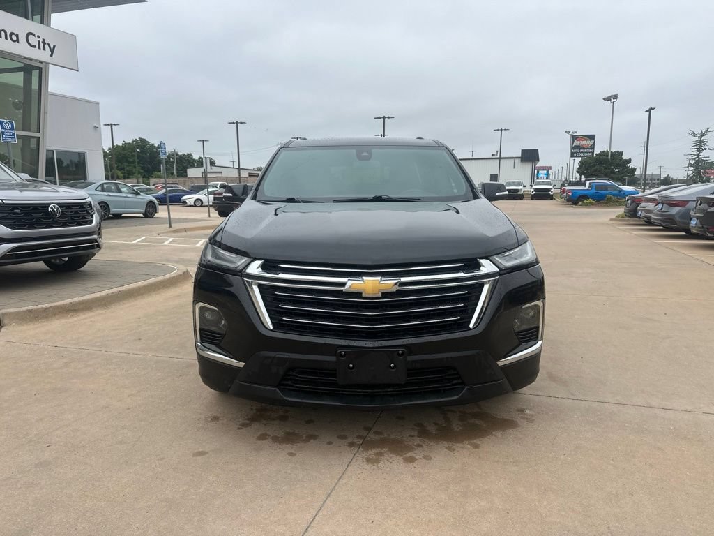 Used 2023 Chevrolet Traverse LT FWD image 2
