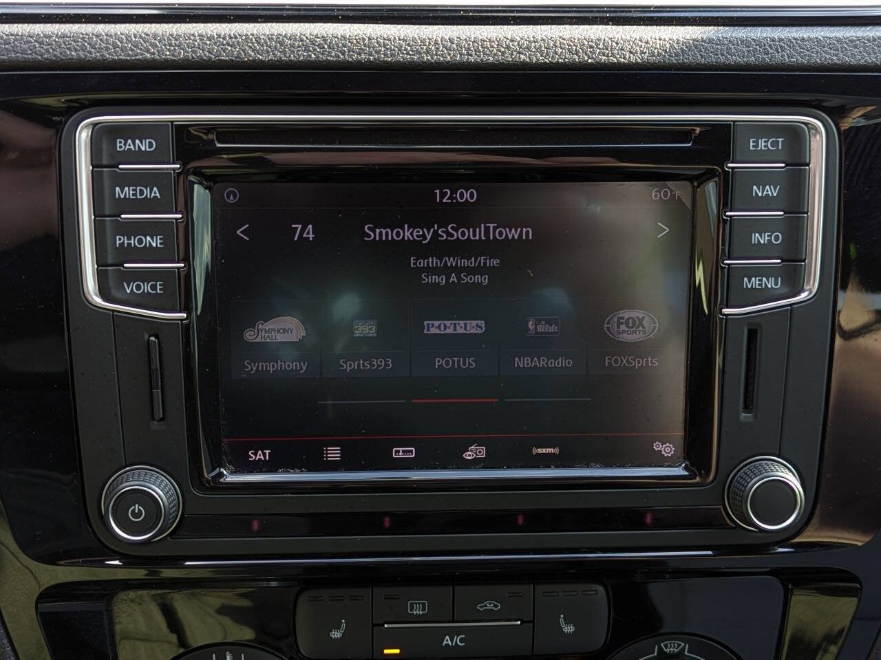Used 2016 Volkswagen Jetta Sport FWD image 19