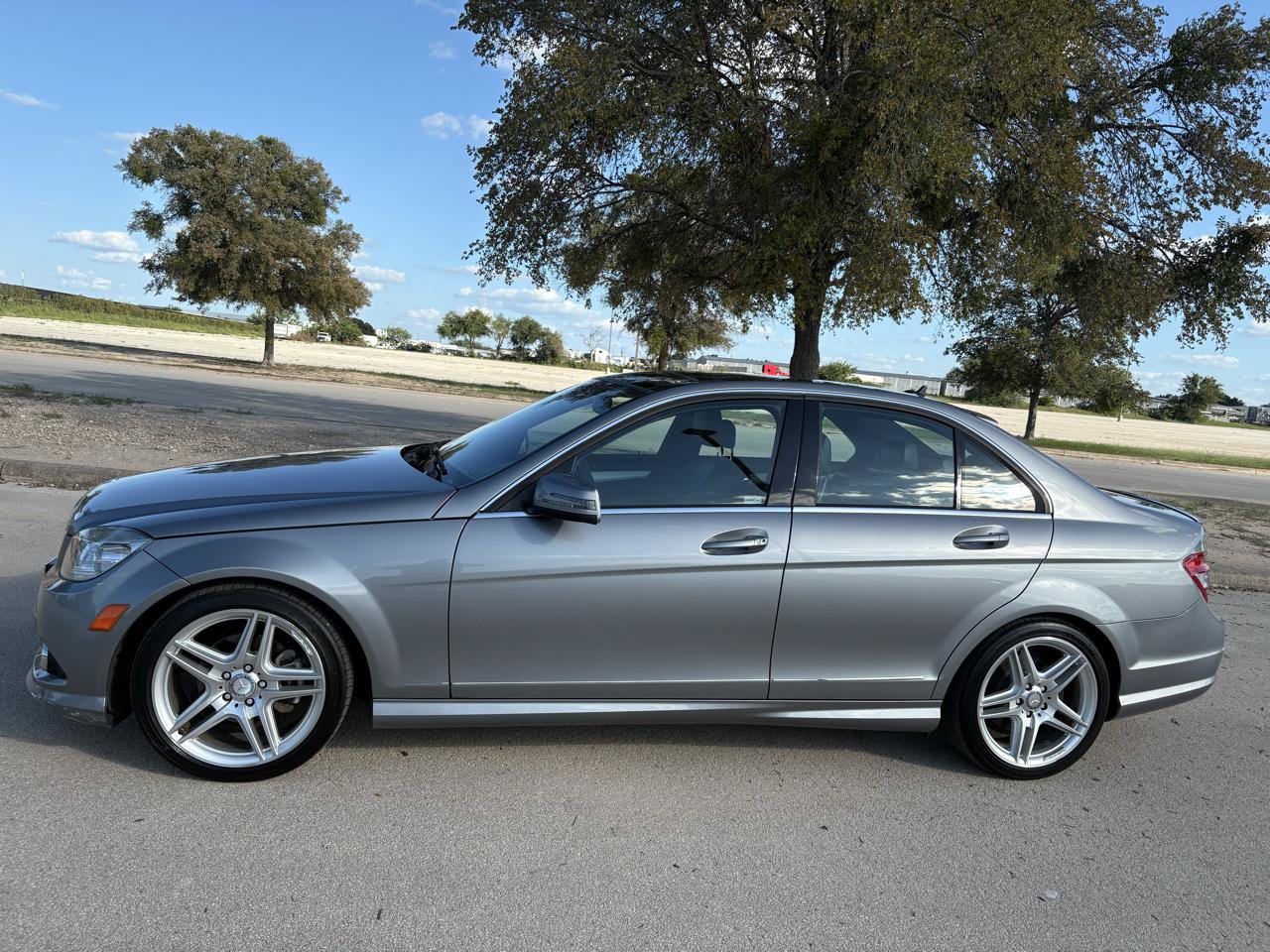 Used 2010 Mercedes-Benz C 300 Sedan image 6