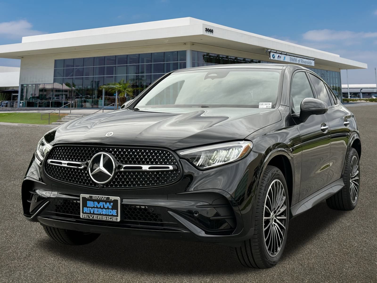 Used 2025 Mercedes-Benz GLC 300 4MATIC image 4