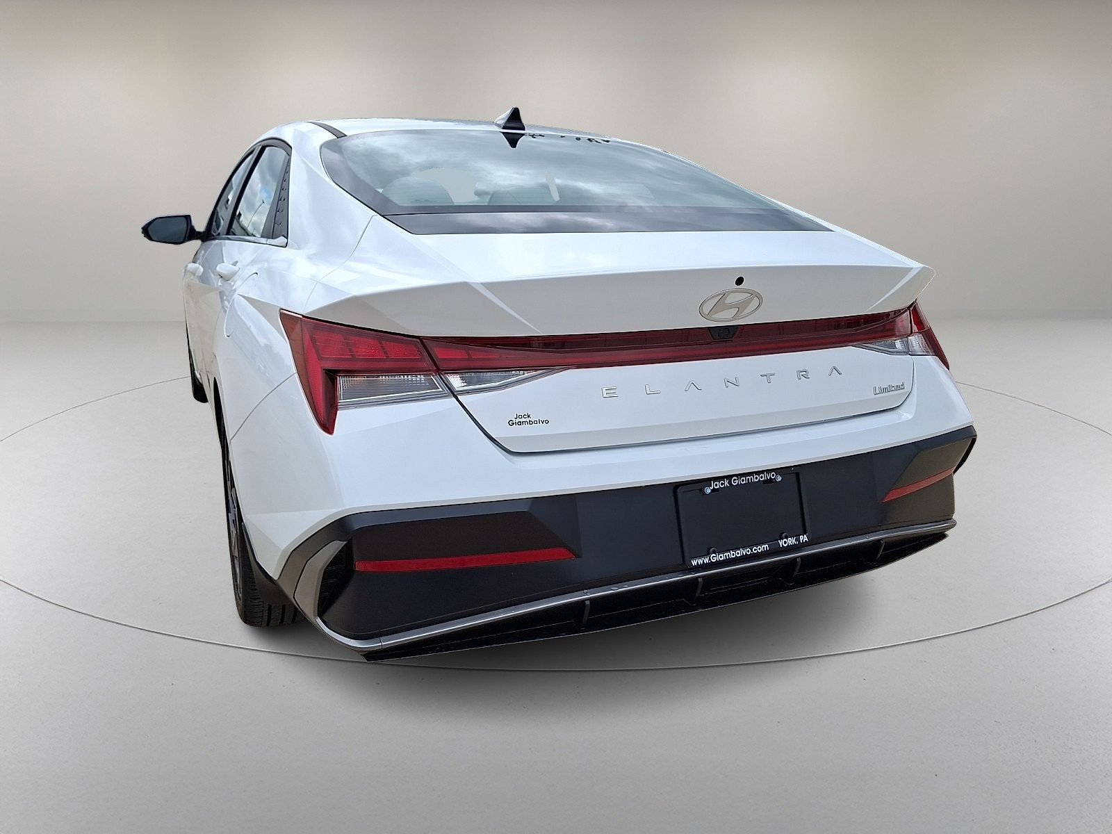 Certified 2025 Hyundai Elantra Limited FWD image 8