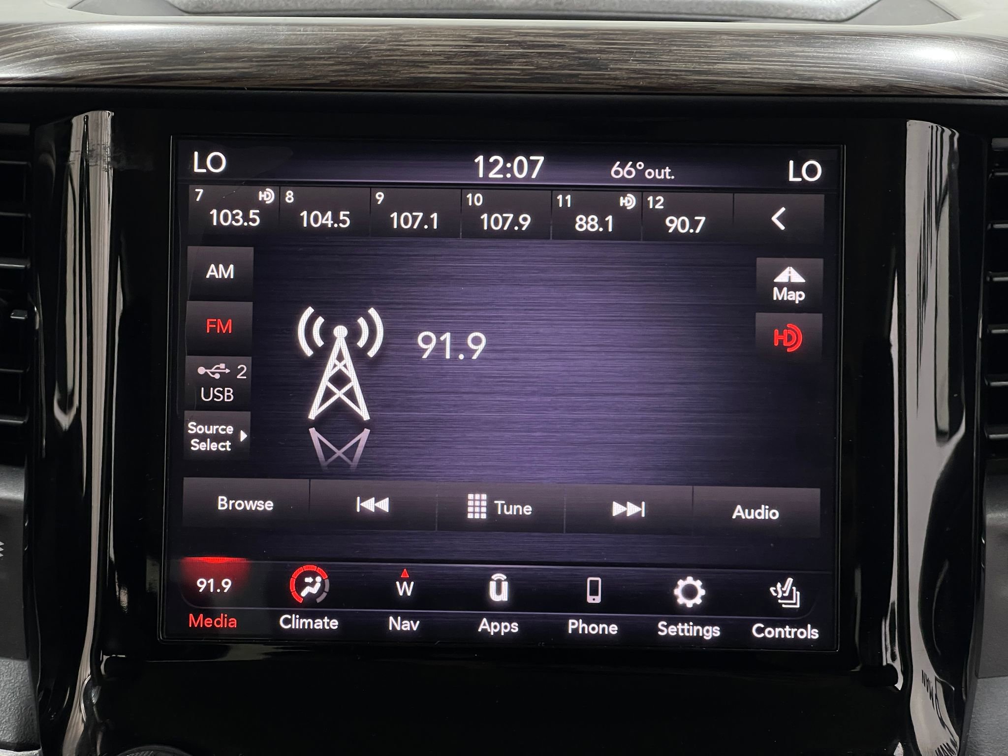 Used 2020 RAM 1500 Laramie AWD/4WD image 23