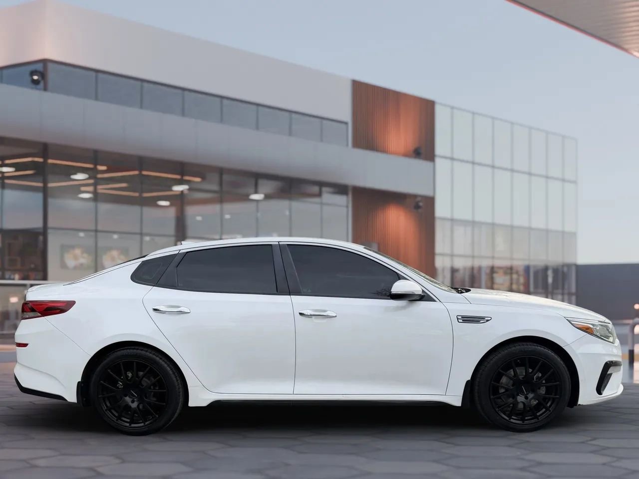 Used 2020 Kia Optima S image 11