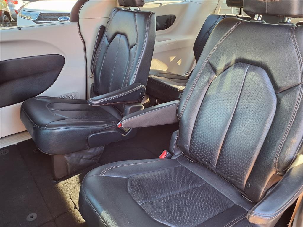 Used 2020 Chrysler Pacifica Touring-L Plus image 7