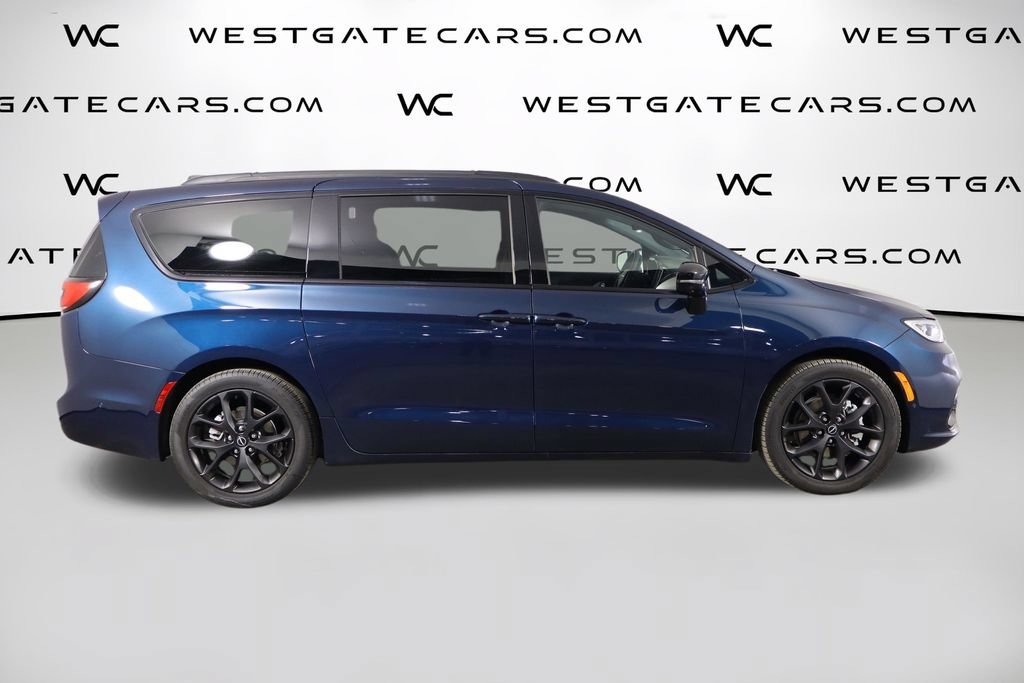 Used 2025 Chrysler Pacifica Limited FWD image 46