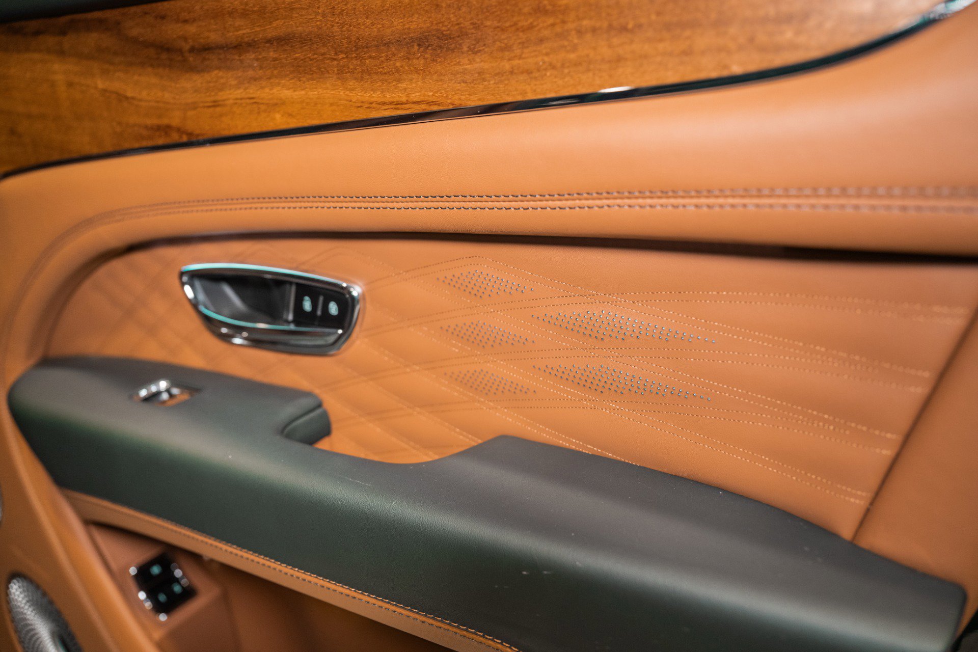 New 2025 Bentley Bentayga image 51