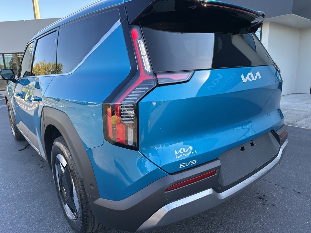 New 2026 Kia EV9 Wind image 9