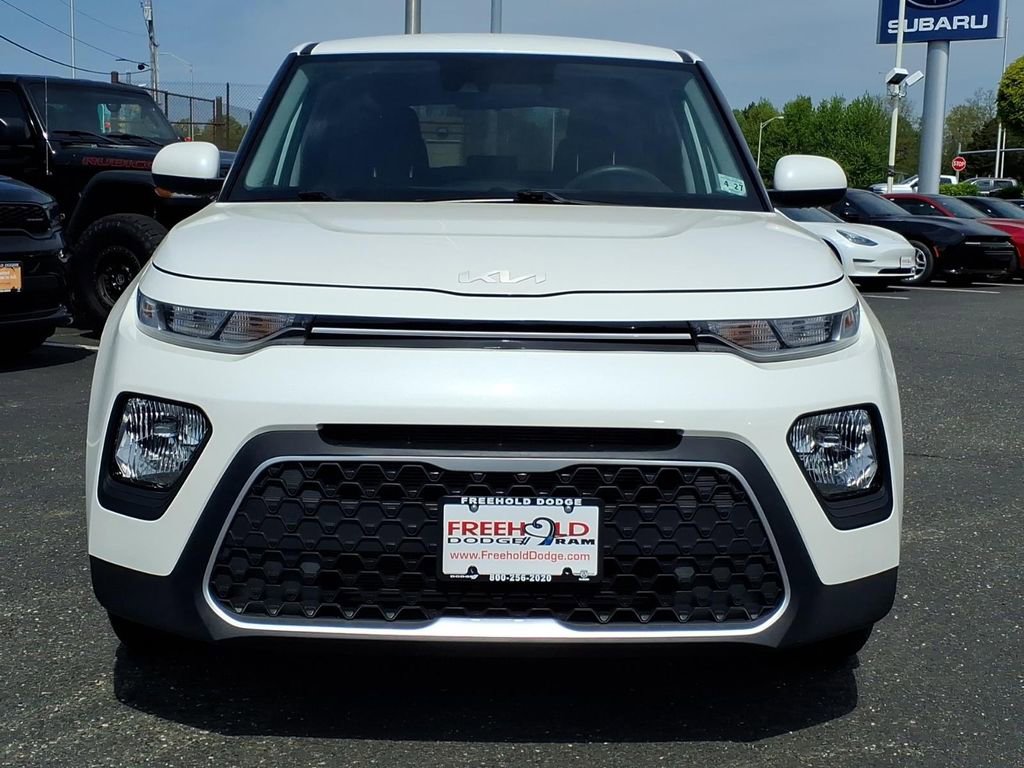 Used 2022 Kia Soul LX w/ Technology Package FWD image 2