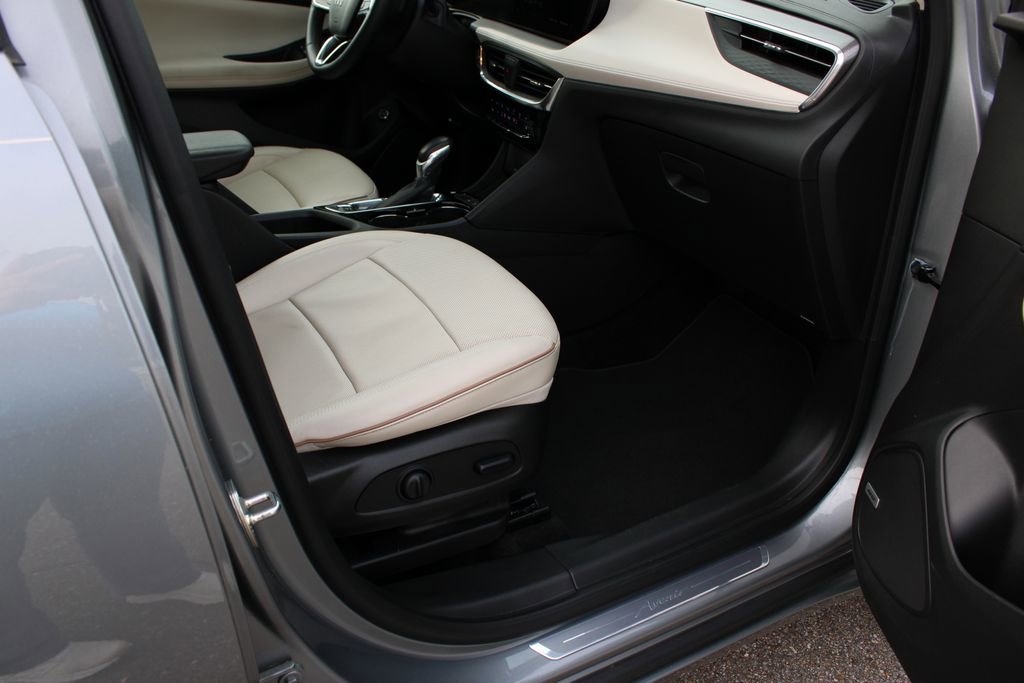 Used 2024 Buick Encore GX Avenir w/ Avenir Convenience Package image 6