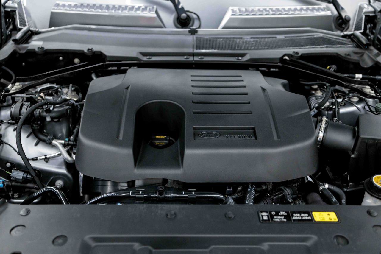 Used 2023 Land Rover Defender 130 SE image 80