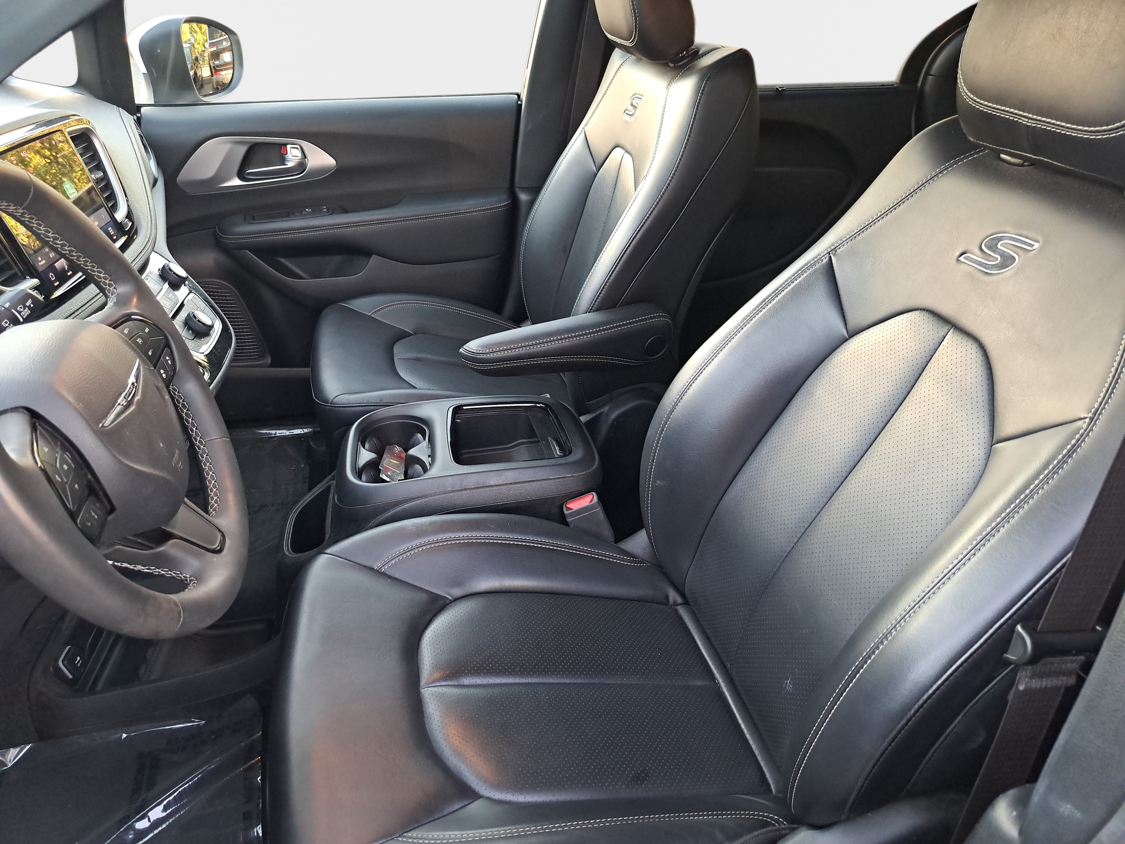 Used 2023 Chrysler Pacifica Touring-L w/ S Appearance Package AWD/4WD image 17