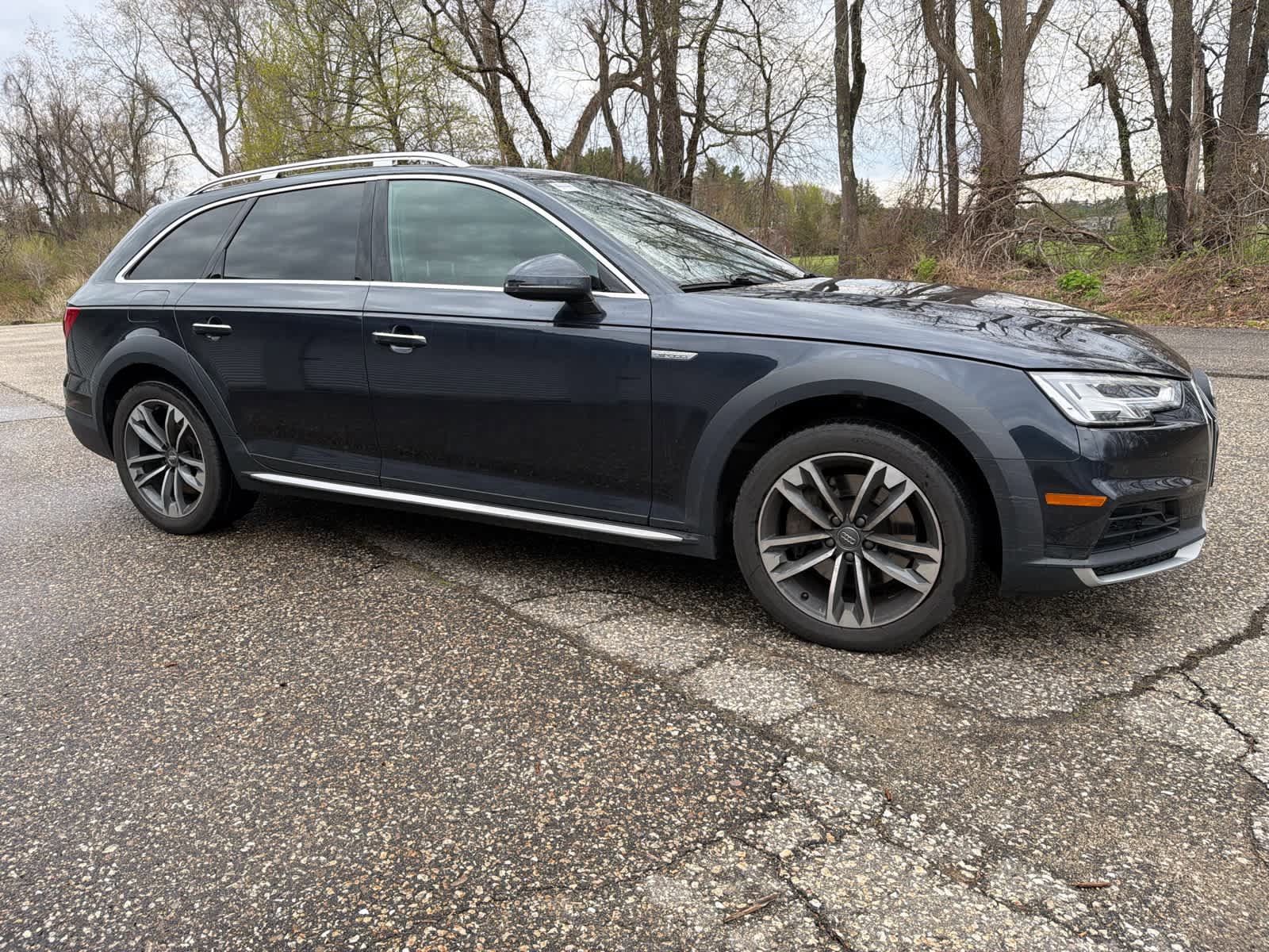 Used 2017 Audi A4 2.0T allroad Premium Plus w/ Technology Package AWD/4WD image 6