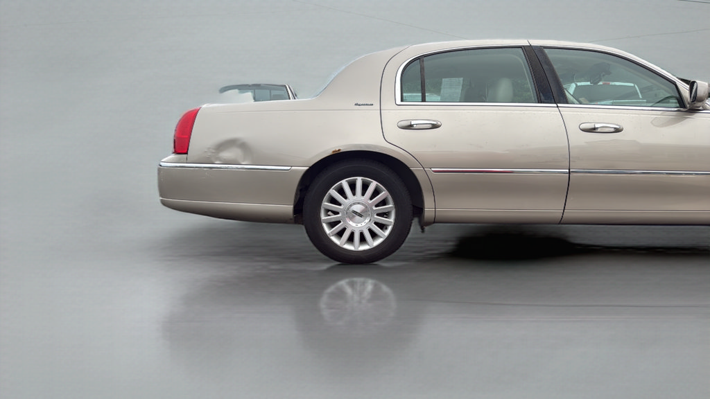 Used 2004 Lincoln Town Car Signature RWD image 12