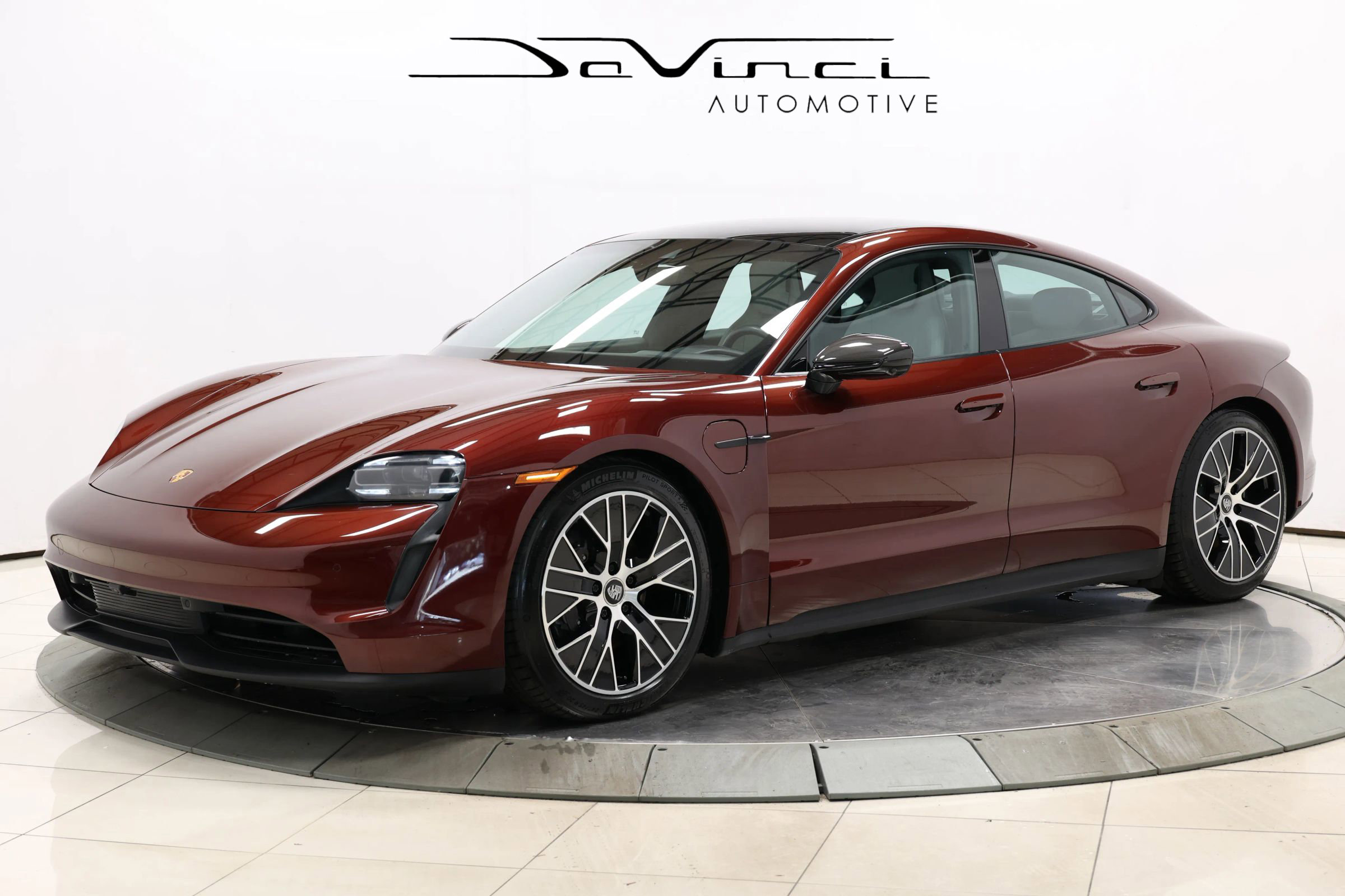 Used 2022 Porsche Taycan image 1