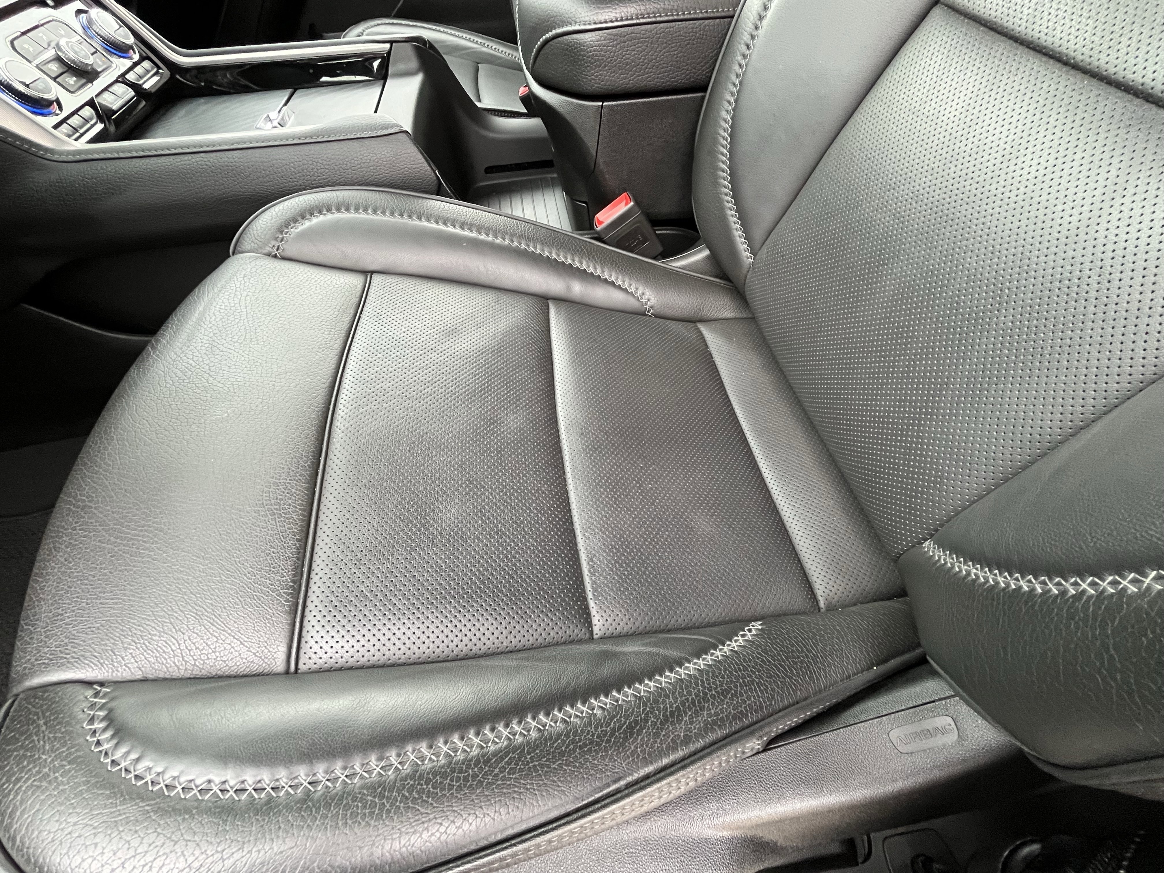 Used 2024 GMC Yukon XL Denali w/ Advanced Technology Package image 18