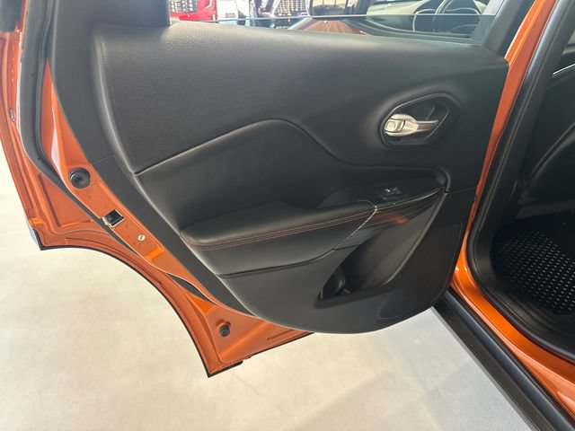 Used 2016 Jeep Cherokee Trailhawk w/ Leather Interior Group AWD/4WD image 26