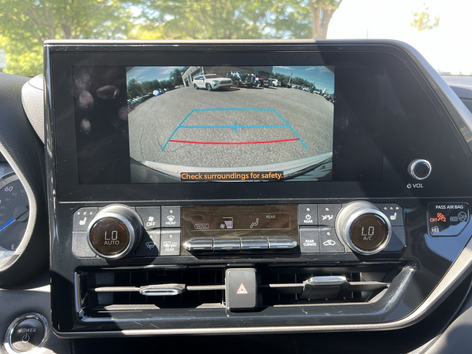 Used 2023 Toyota Highlander Bronze Edition FWD image 19