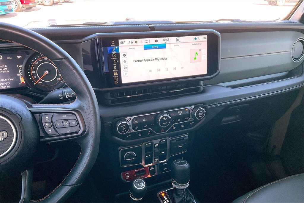 Used 2025 Jeep Gladiator Mojave image 9