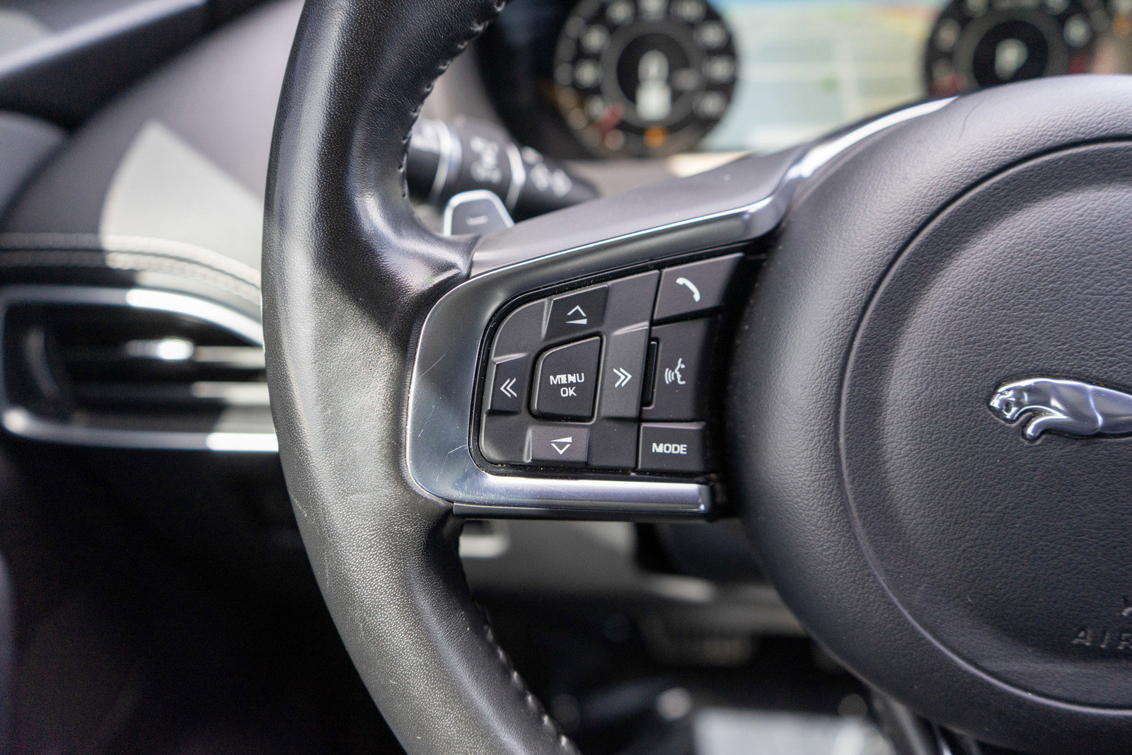 Used 2019 Jaguar F-PACE S AWD/4WD image 25