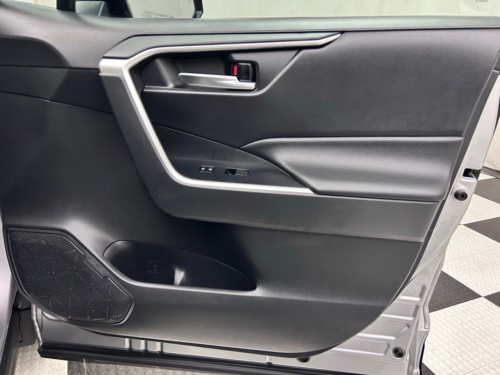 Used 2019 Toyota RAV4 XLE image 16