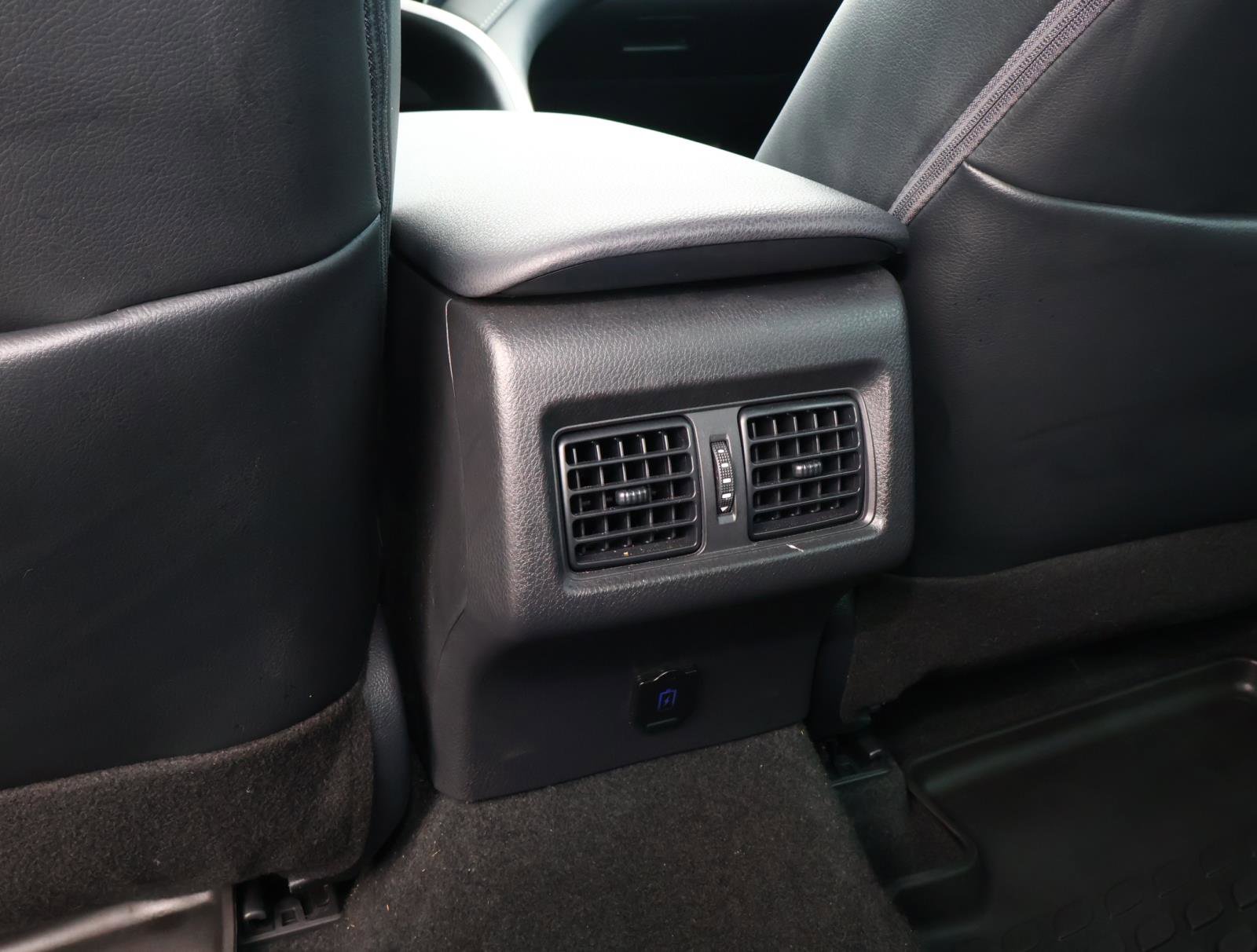 Used 2024 Toyota Camry SE image 14