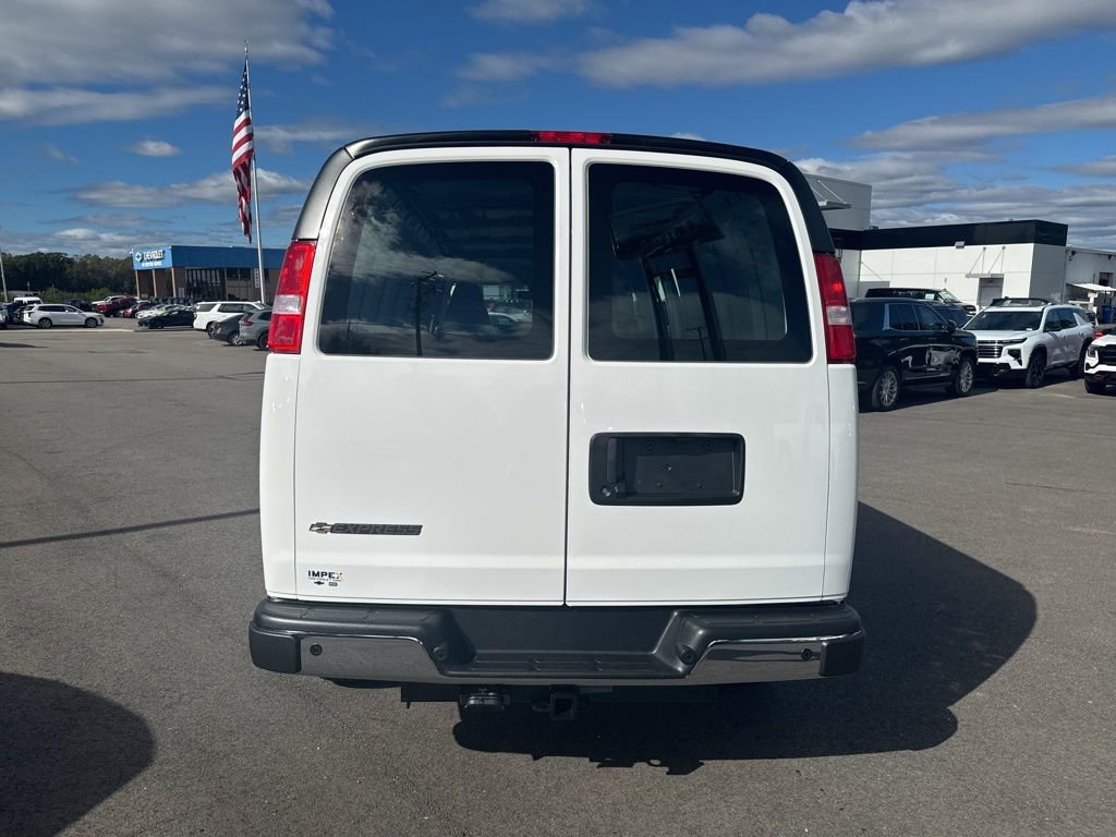 New 2025 Chevrolet Express 3500 Extended w/ Driver Convenience Package RWD image 4