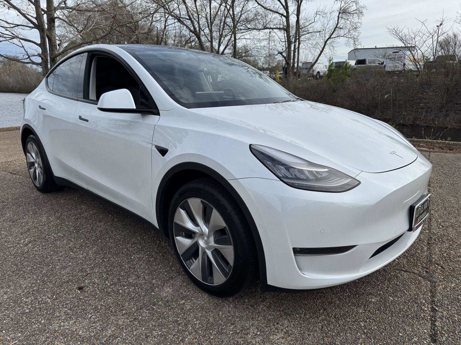 Used 2020 Tesla Model Y Long Range image 1