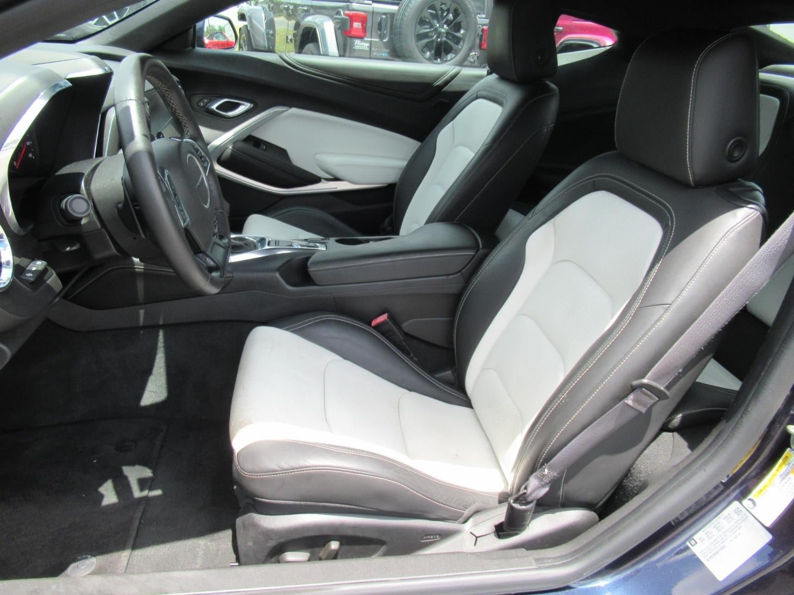 Used 2016 Chevrolet Camaro LT RWD image 19